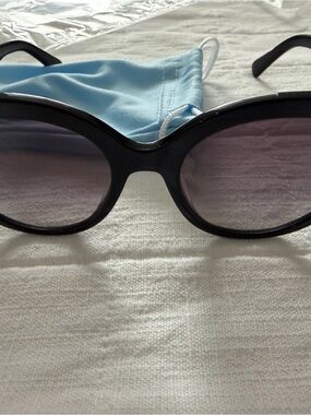Longchamp Classic Black Round Women's Sunglasses with Tinted Lenses